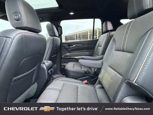 Used 2025 Chevrolet Traverse High Country AWD/4WD image 30
