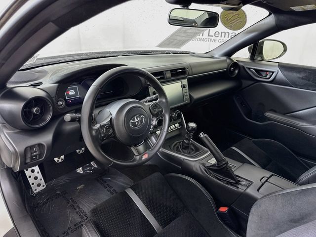 Used 2025 Toyota GR86 Premium w/ ALL Weather Mat Package (TMS) RWD image 9