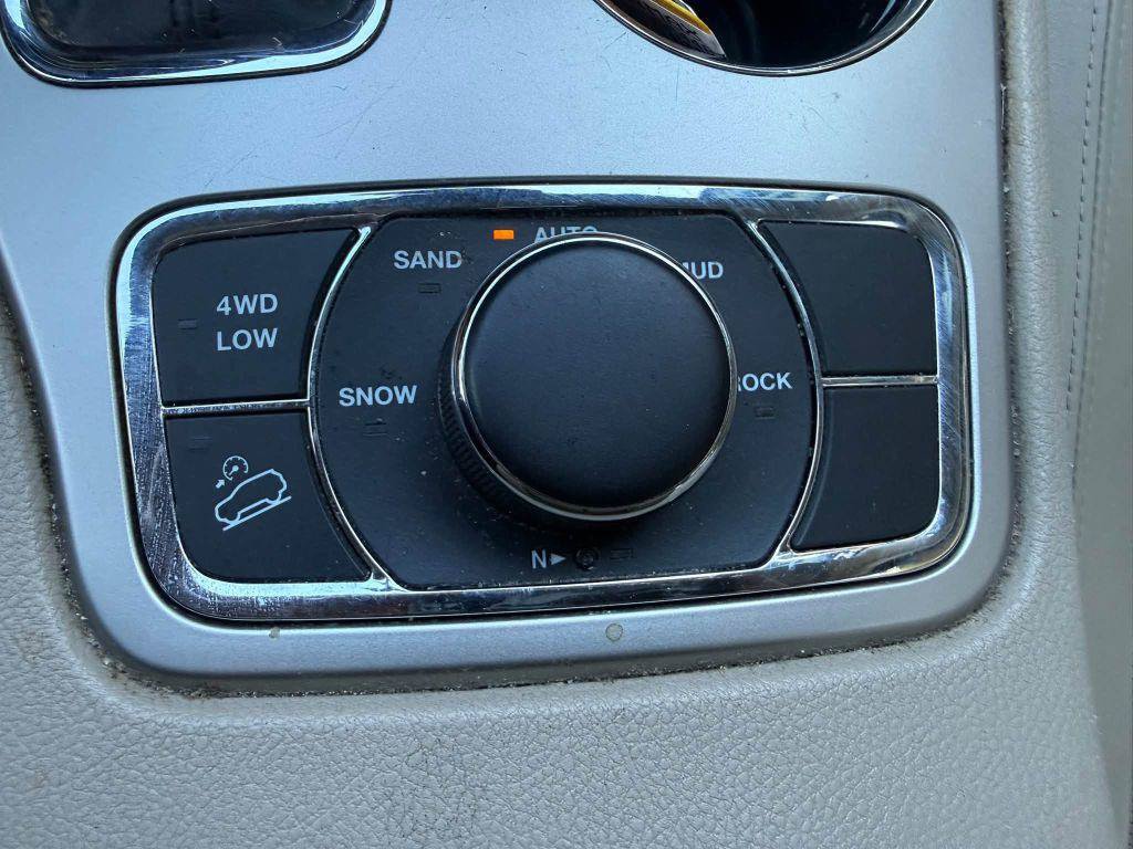 Used 2016 Jeep Grand Cherokee Limited w/ Luxury Group II AWD/4WD image 31