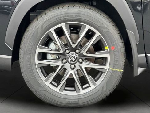 New 2026 Toyota Corolla Cross XLE FWD image 32