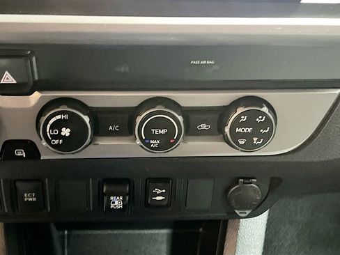 Used 2019 Toyota Tacoma SR5 image 15