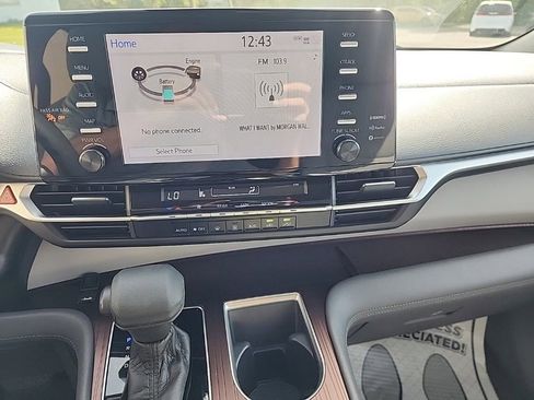 Used 2021 Toyota Sienna LE image 13