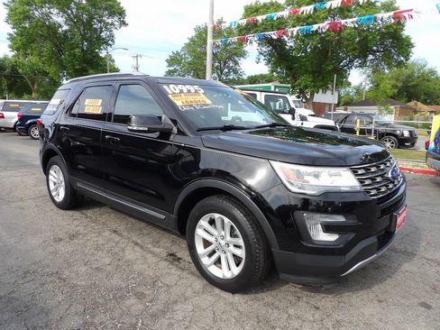 Used 2016 Ford Explorer XLT w/ Equipment Group 202A FWD image 3