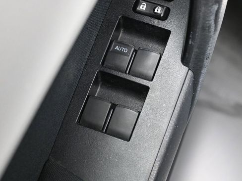 Used 2014 Toyota Corolla LE image 12