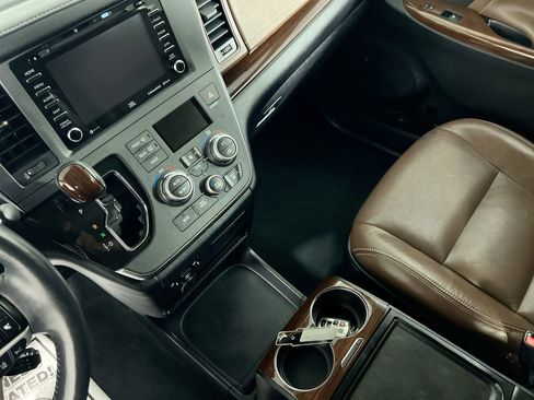 Used 2019 Toyota Sienna Limited Premium AWD/4WD image 23