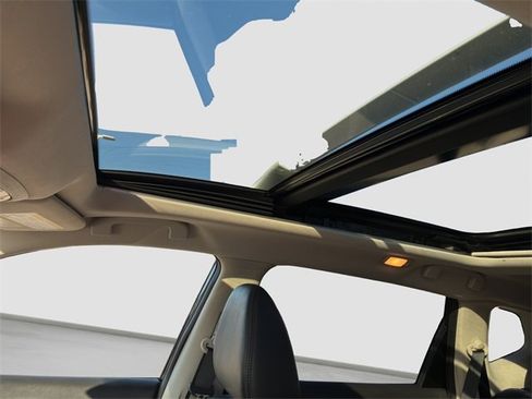 Used 2018 Nissan Rogue SL w/ Premium Package image 10