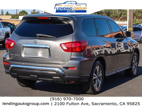 Used 2019 Nissan Pathfinder SV image 4