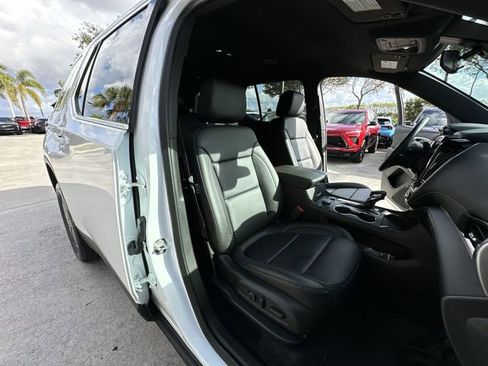 Used 2023 Chevrolet Traverse LT image 29