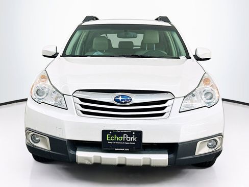 Used 2011 Subaru Outback 2.5i Limited w/ PWR Moonroof Pkg image 6