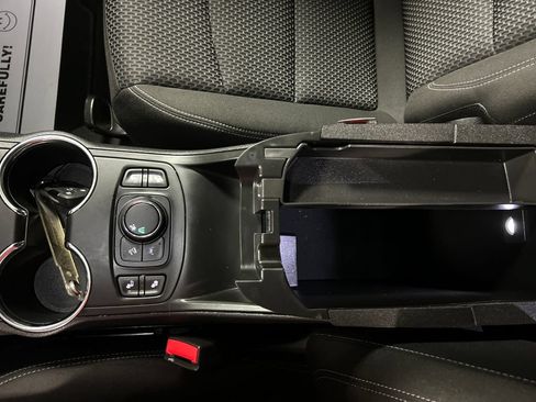 Used 2024 GMC Terrain SLE w/ Driver Convenience Package FWD image 20