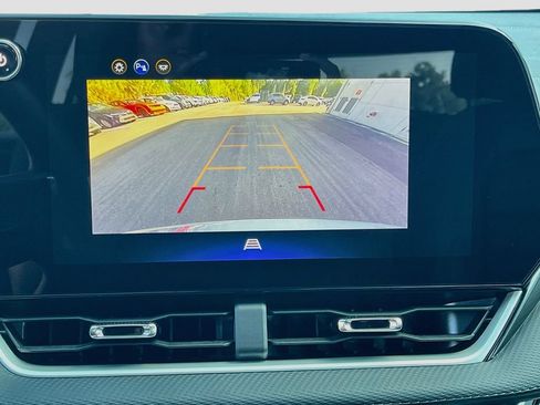 Used 2026 Chevrolet Equinox LT w/ Convenience Package II FWD image 24