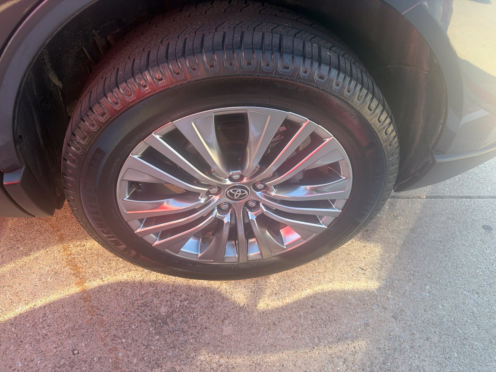Used 2024 Toyota Venza Limited AWD/4WD image 9