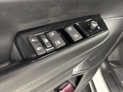 Used 2025 Jeep Wagoneer 2WD image 19