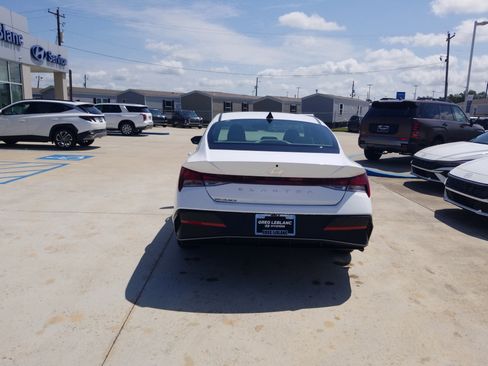 New 2026 Hyundai Elantra SE FWD image 6