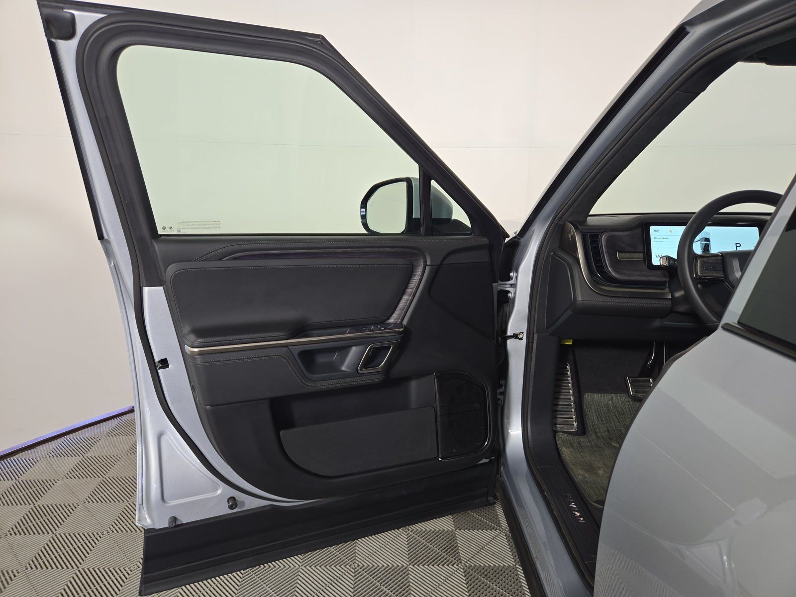 Used 2024 Rivian R1T Adventure Dual AWD/4WD image 16