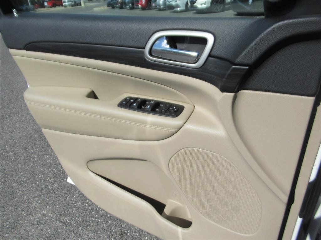 Used 2022 Jeep Grand Cherokee Laredo E AWD/4WD image 26