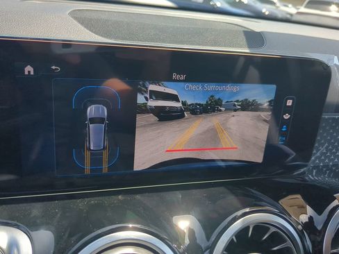 Certified 2024 Mercedes-Benz GLB 250 4MATIC image 17