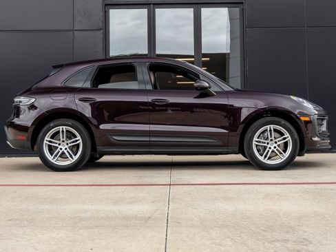 Used 2024 Porsche Macan AWD/4WD image 12