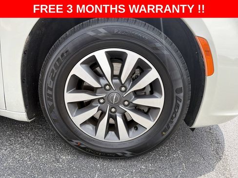 Used 2021 Chrysler Pacifica Touring-L FWD image 10