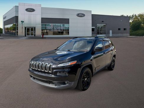Used 2014 Jeep Cherokee Latitude w/ Cold Weather Group AWD/4WD image 4