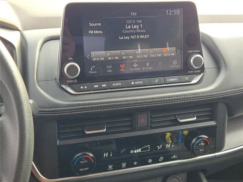 Used 2023 Nissan Rogue SV image 29