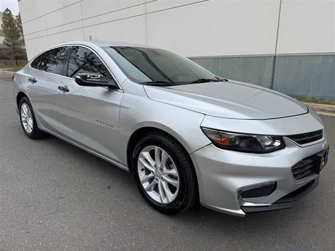 Used 2018 Chevrolet Malibu LT FWD image 17