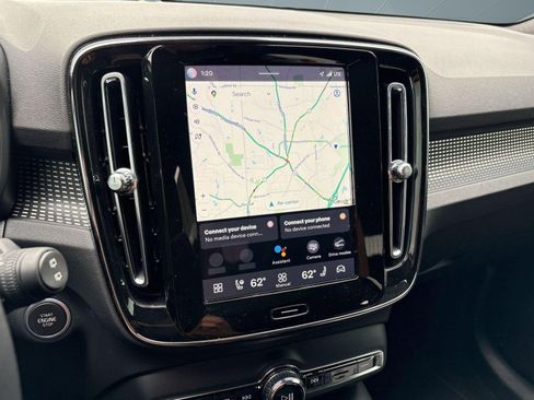 Certified 2023 Volvo XC40 B5 Plus w/ Climate Package image 19