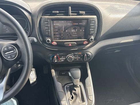 Certified 2023 Kia Soul LX image 10