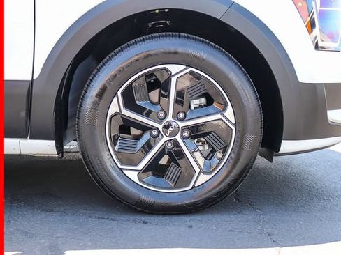 Certified 2025 Kia Niro EX FWD image 13