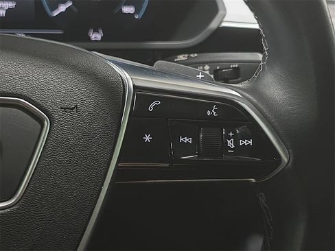 Used 2023 Audi e-tron Premium Plus w/ Premium Plus Package image 18