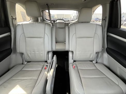 Used 2019 Toyota Highlander XLE image 18