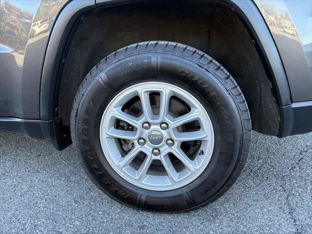 Certified 2020 Jeep Grand Cherokee Laredo AWD/4WD image 11