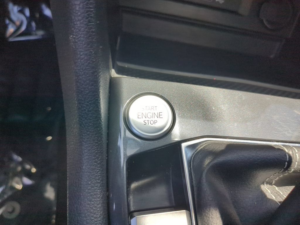 Certified 2024 Volkswagen Tiguan SE R-Line FWD image 31