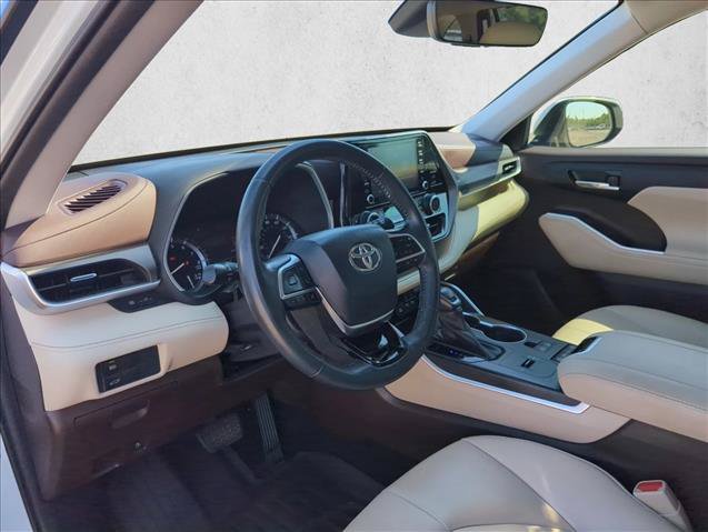 Used 2021 Toyota Highlander XLE FWD image 7