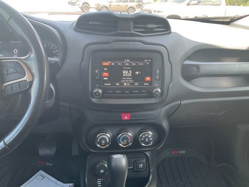 Used 2017 Jeep Renegade Latitude AWD/4WD image 24