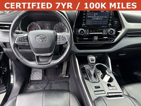 Used 2022 Toyota Highlander LE AWD/4WD image 17
