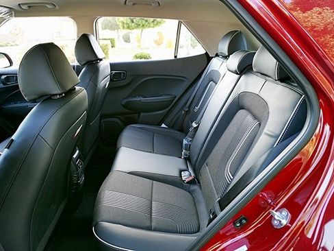 New 2025 Hyundai Venue Limited image 19