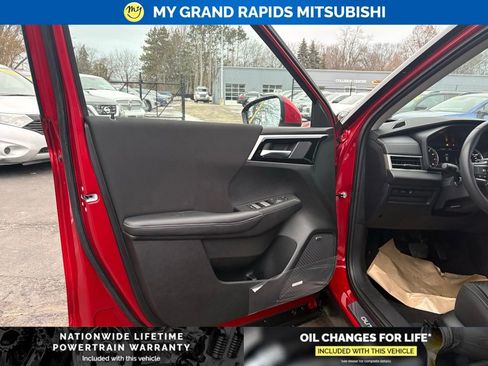 New 2026 Mitsubishi Outlander ES image 9