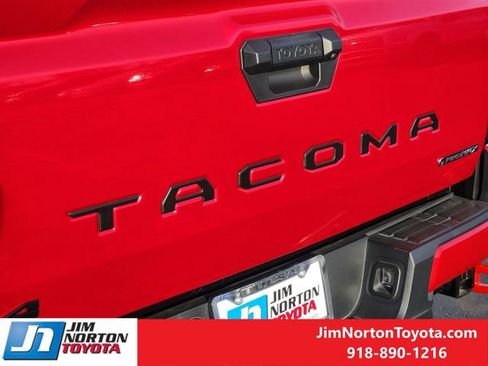 Used 2025 Toyota Tacoma TRD Off-Road image 12