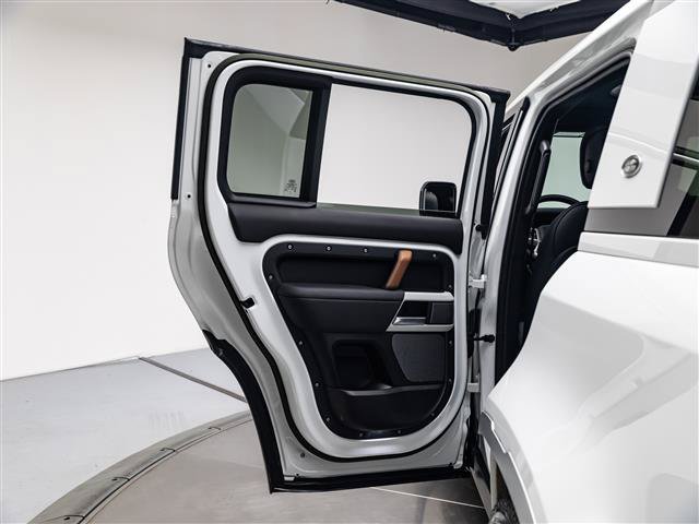 Used 2023 Land Rover Defender 110 S AWD/4WD image 26