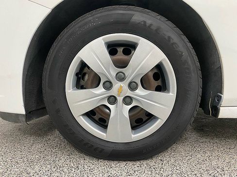 Used 2018 Chevrolet Cruze LS image 27