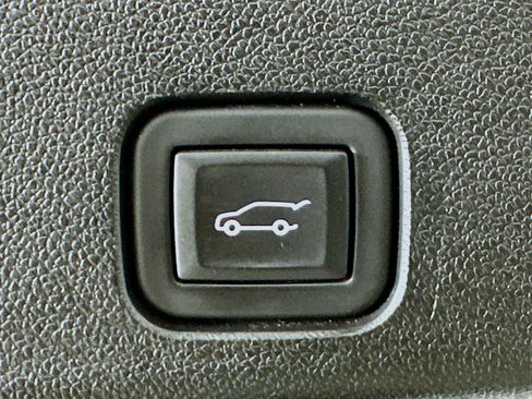 Used 2024 Chevrolet Traverse LT w/ Midnight/Sport Edition image 34