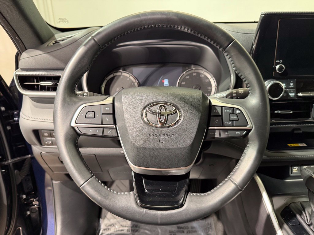 Used 2023 Toyota Highlander XSE AWD/4WD image 25