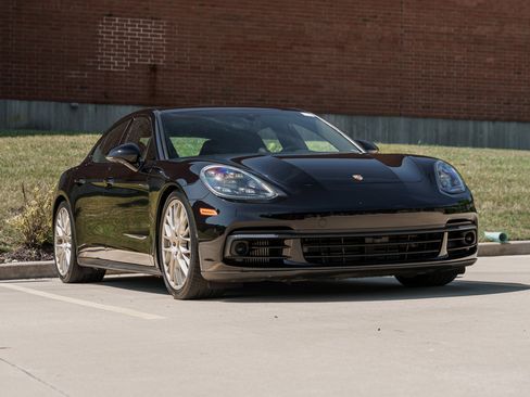 Used 2020 Porsche Panamera 4 image 1