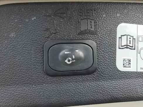 Used 2017 Ford Escape Titanium AWD/4WD image 31