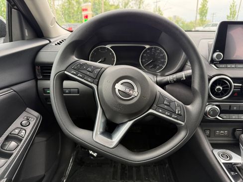 Used 2025 Nissan Sentra SV FWD image 28
