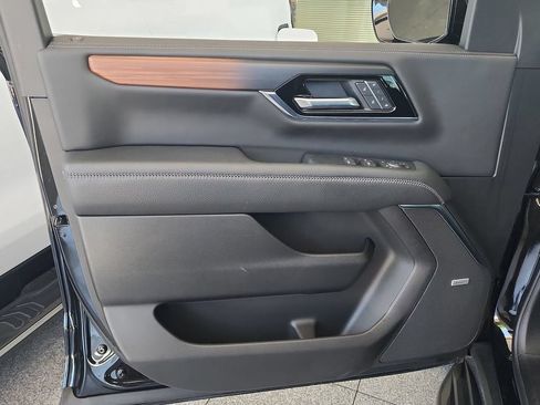 Certified 2025 GMC Yukon XL Denali w/ LPO, Floor Liner Package AWD/4WD image 22