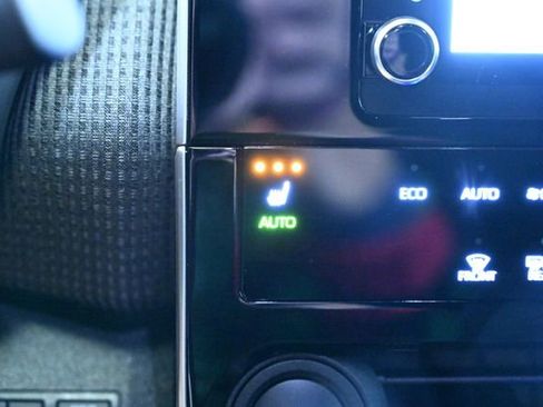 Used 2025 Subaru Solterra Premium w/ Premium Package image 32