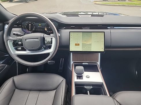 New 2026 Land Rover Range Rover Long Wheelbase SE AWD/4WD image 23