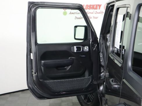 Used 2024 Jeep Wrangler Sport S image 30